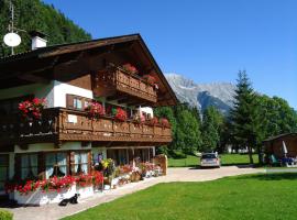 Landhaus Manuela & Haus Michael, hotel perto de JagdschlossŸ Schachen, Leutasch