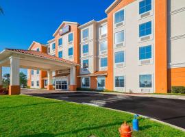 Comfort Inn & Suites Maingate South, hotell i Davenport