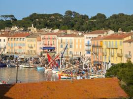 Magnifique Studio à deux pas du port de Saint-Tropez โรงแรม 4 ดาวในแซ็ง-ทรอเป