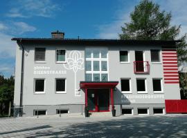 Gästehaus Eisenstrasse – hotel w mieście Trofaiach