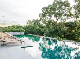 Treeline Urban Resort, hotel cerca de King's Road Angkor, Siem Reap