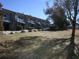 Alpha Centauri Townhouses: Jindabyne şehrinde bir apart otel