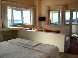 Golden Sea View Suites – apartament w mieście Nea Stira