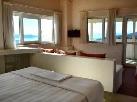 Golden Sea View Suites