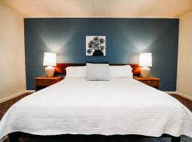 Rainbow Mountain Resort - LGBTQ Friendly, hotel em East Stroudsburg