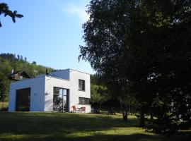 Le Cube, holiday home in Nayemont-les-Fosses
