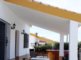 TRUJILLO HOLIDAY HOME con PISCINA, Hotel in Conil de la Frontera