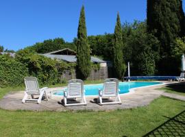 Les Pics Blancs, hotel com piscinas em La Courtète