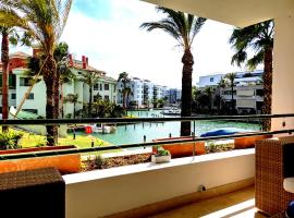Polo Royale Waterfront Luxury Apt - 3 terraces and pool，索托格蘭德的飯店