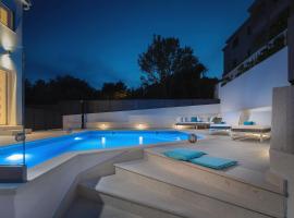 Villa Miholina - with heated swimming pool, hotel v Trogiru