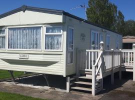 Caravan 6 Berth North Shore Holiday Centre with 5G Wifi, holiday rental in Winthorpe