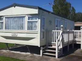 Caravan 6 Berth North Shore Holiday Centre with 5G Wifi, hotel a Winthorpe