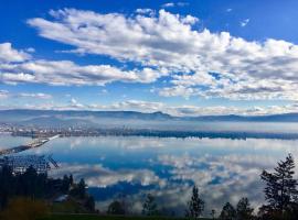 Lake and Bridge View Vacation Home, pet-friendly hotel in West Kelowna