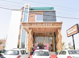 HOTEL JD HEAVENS, viešbutis mieste Jhajjar