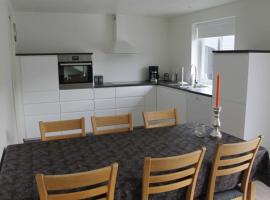 Private Spacious Home in City Center, rental liburan di Klaksvik