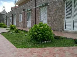 Guest House Eight Roses