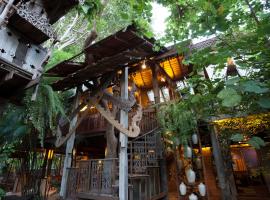 BaanBooLoo Village, hotel in Chiang Mai