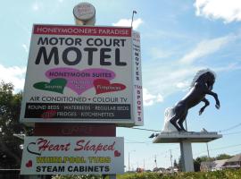 Motor Court Motel, хотел близо до Летище London International - YXU, 