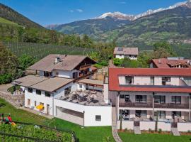 Pension Pichler, hotel in Tirolo