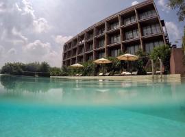 The Glory River Kwai Hotel, hotel em Kanchanaburi