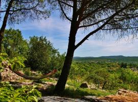 Domaine de la Jarjatte, hytte i Labeaume