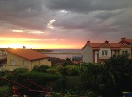 Adosado con vistas al mar los GIRASOLES, hotell Mogros