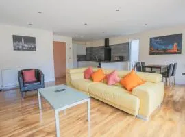 Stylish Modern Newly Built Apartment 15 min From City Centre