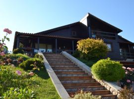 VILLA LAURA, holiday home in Salceda