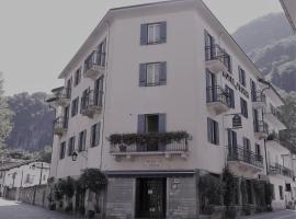 Hotel Flora**, hotel v destinaci Chiavenna