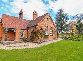 South Lodge - Longford Hall Farm Holiday Cottages, hotel dengan parking di Ashbourne