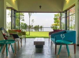 Cheppanam House by VEO - Part of StayVista, hotel v destinaci Kóčin