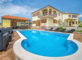 Apartment Ulika-3 by Interhome, hotell i Tar