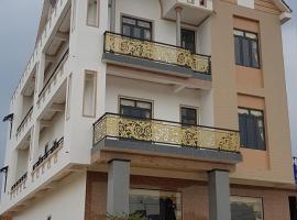 Quoc Hung Hotel, hotel en Phú Hiệp (2)