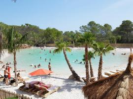Carazur Mobilhomes Camping Fréjus, hotel v destinaci Fréjus