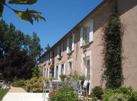 Chambres d'hôtes La Charrière, hotel v mestu Cheffois