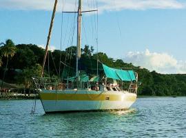 Bateau Kyma, rumah bot di Sainte-Anne