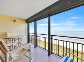 Spacious oceanfront condo with shared pool and tennis courts