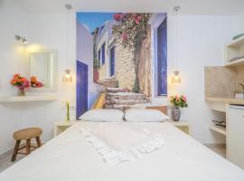 simos luxury apartments: Nakşa Chora şehrinde bir lüks otel