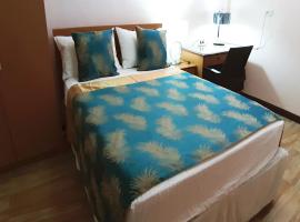 Jones Place Hotel, hotel v destinaci Candijay