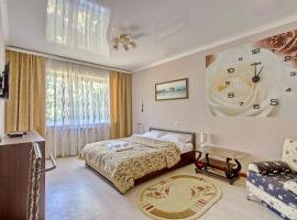 Cozy apartment on Rozybakiev 145. Atakent, готель біля визначного місця Dolphin Entertainment Centre, в Алмати