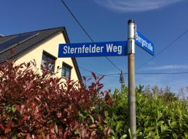 Ferienwohnung Sternfeld: Osburg şehrinde bir otel