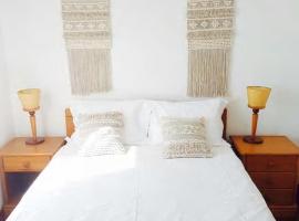 BEACH-SURF house, hotel in Moledo