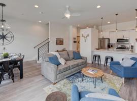 New Luxury Loft #17 With Huge Hot Tub & Great Views - 500 Dollars Of FREE Activities & Equipment Rentals Daily, βίλα σε Winter Park