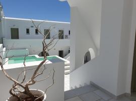 Artemis Hotel, hotel with hot tubs in Antiparos Town