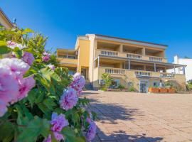 Apartments City Center Dekanić, hotel di Krk