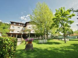 Hotel Villa Elia, khách sạn có chỗ đậu xe ở Calizzano