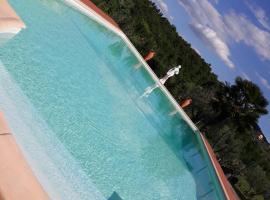 La Vecchia Quercia, hotel con piscina en Pergine Valdarno