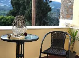 Chill out studio in the leafy Livadia village