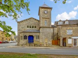Church suite, Stow-on-the-Wold, Sleeps 4, town location, apartment in Stow on the Wold