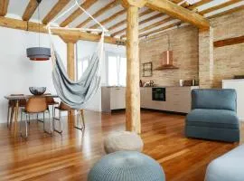Lux Wood Loft with Air Con & Lift